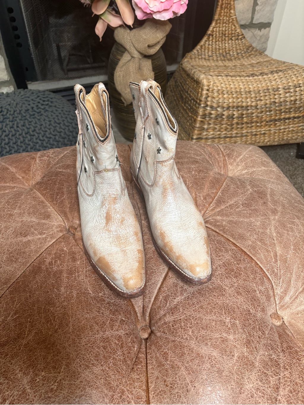 Bedstu Distressed Ankle Cowboy Boots